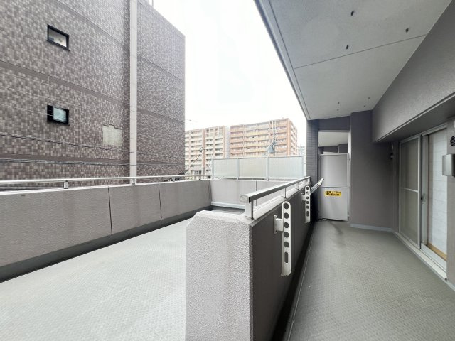 広いテラスとバルコニー