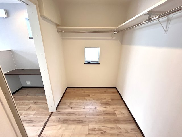 収納力たっぷりのウォークインクローゼットも完備です。