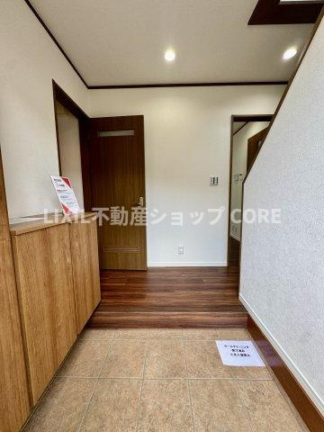 玄関ホールがスッキリ広々としていると帰る時も出ていく時も気持ちが良いものです！　