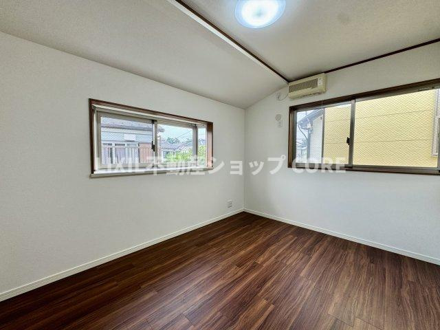 室内はいつも明るい印象なので気持ちの良い朝を迎えられます。毎日の生活も明るくなりそう♪　