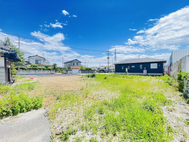 敷地約60坪のゆとりある売地！広々としたお庭や駐車スペースなど、理想の住まいを自由にプランニングできます！南側車両置場の為、陽当り良好です！バス停「七左六丁目」まで徒歩1分、お出かけにも便利です！