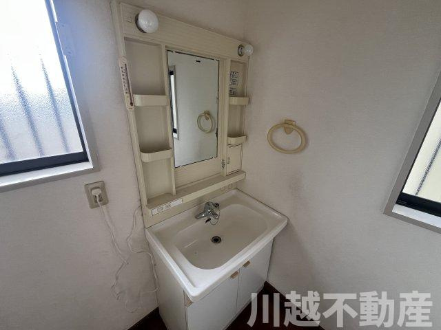 朝の身支度には欠かせない独立洗面化粧台