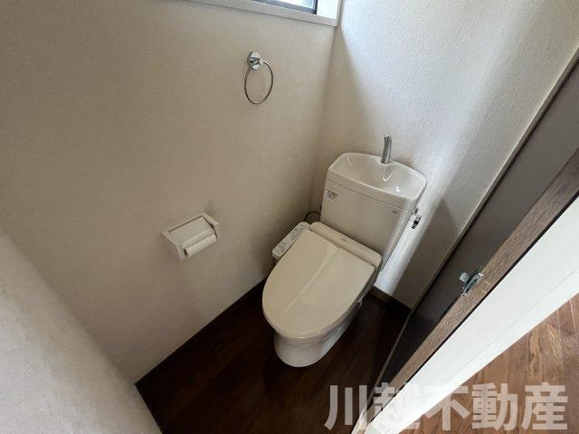 1階トイレは温水洗浄便座付き