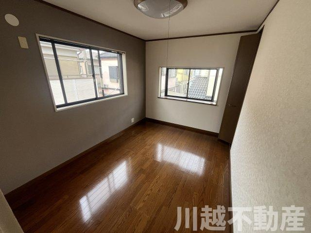 落ち着きのある北側の2階6帖洋室