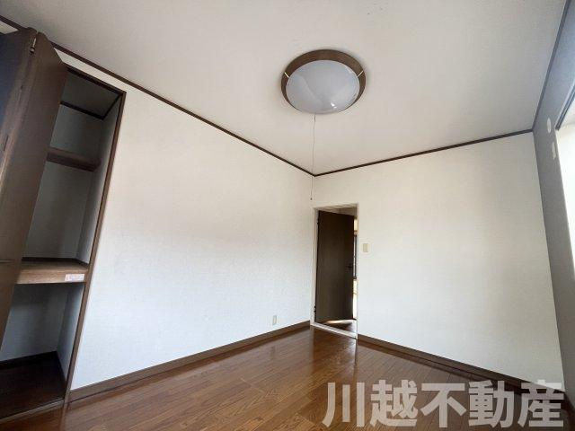 落ち着きのある北側の2階6帖洋室