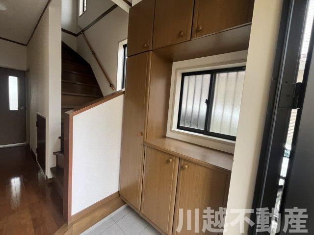 収納もある玄関です