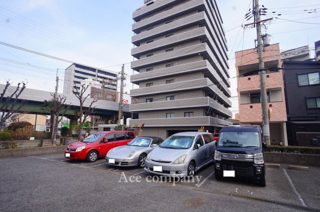 駐車場は屋外・屋内（機械式）があります。