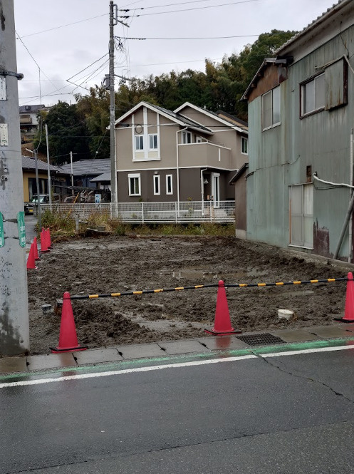 落ち着いた住環境が魅力の売土地です。ゆとりある敷地で、ご家族のライフスタイルに合わせた住まいを実現できます。