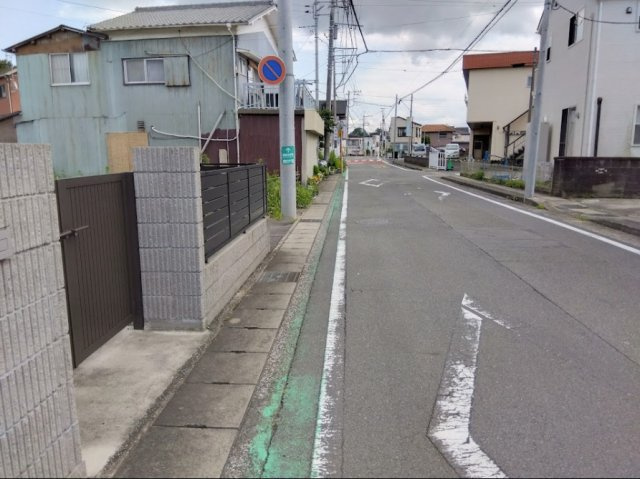 穏やかな街並みが広がる住宅地です。前面道路が広く開放感があり、快適な新生活をスタートできる住環境です。