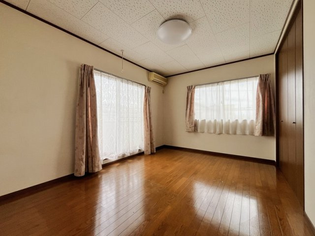 行田市長野5丁目　中古戸建　2階洋室（南側）7.2帖　消灯時