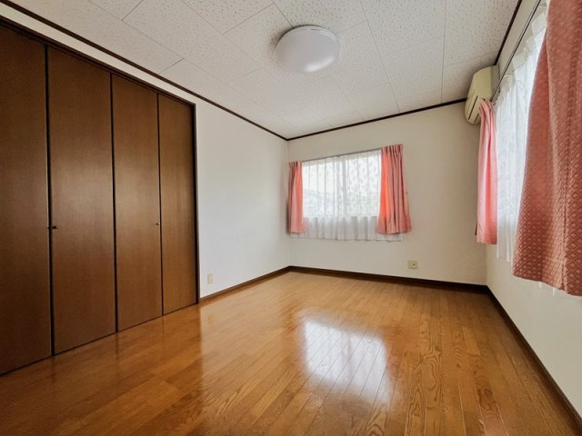 行田市長野5丁目　中古戸建　2階洋室（北側）7.2帖　　