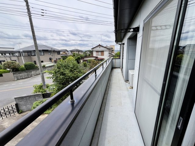 行田市長野5丁目　中古戸建　バルコニー　南向きの日当たりの良いバルコニーです。