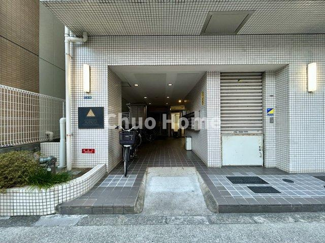 【エントランス】マンションのエントランスは、その物件の印象を決める、顔とも言える場所です。毎日通る場所ですからきれいなのが一番です。