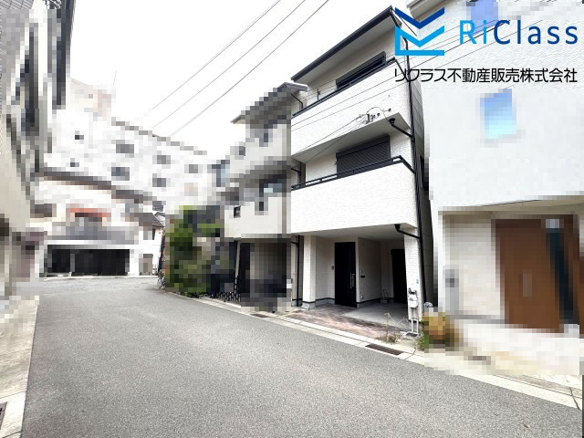 前面道路含む現地写真です