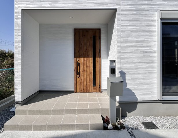 毎日通る玄関はこちらです