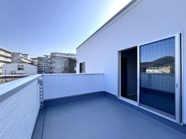 寝室から出入りが可能です♪