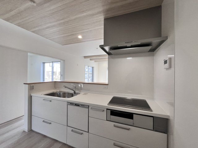 対面式キッチン＋18帖の広々リビングが自慢♪