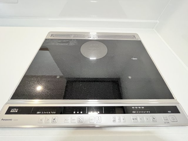 IHクッキングヒーターです。3口あります！