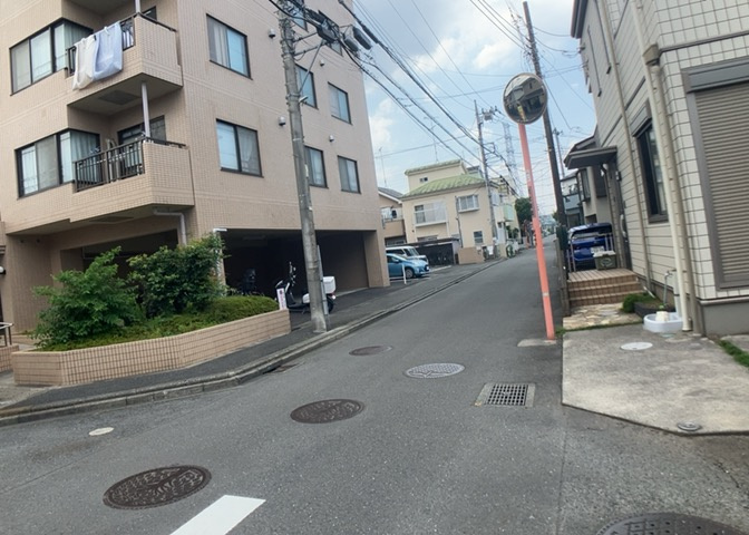 隣家の土地はどうなっているのか、生活利便施設が近くにあるのか、学校まで近いかなど、お客様のライフスタイルにあわせたイメージが重要です。また、近くにあると困る施設が近くにないかも確認するといいでしょう。