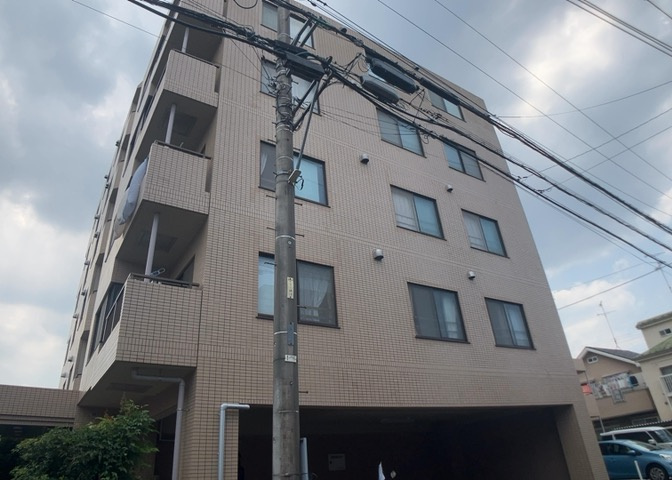 眺望の良さを楽しめるダイニングキッチンで家族団らんの時間を過ごしてはいかがでしょうか。バルコニーから見える景色を家族で眺める時間は、時間が経つのを忘れてしまいそうですね。是非、現地を見に行きましょう！
