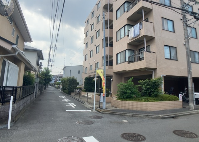 外観はマンション管理がされているかの目安になります。築年数が古いと、壁面は劣化してひび割れが生じることも！建物が古びていても細かいところが修繕されていると、きちんと管理されているなぁと感じるでしょう。
