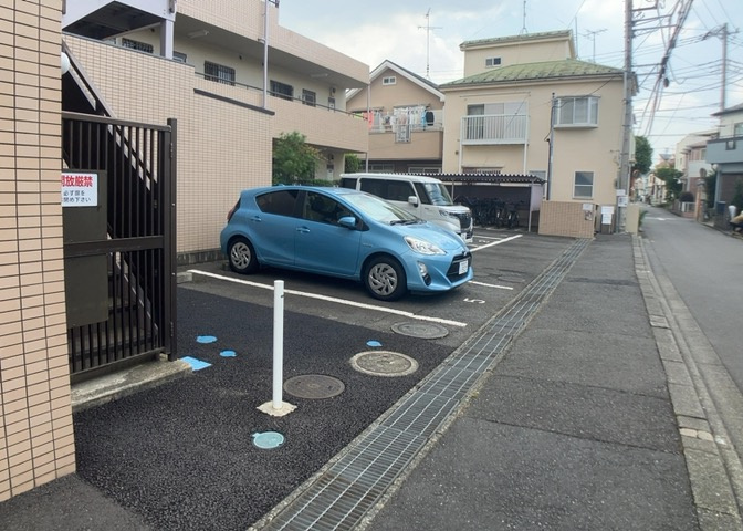 マンションの駐輪場は、事前に空きがあるか確認を取ると安心です。せっかく入居したのに駐輪スペースがない！なんてことになったら大変ですよね。そこで、内見時や購入前にはまず事前に確認しておくと良いでしょう。