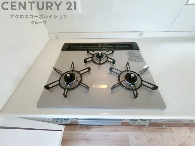 多数の調理器具を同時に使用でき、料理の効率化が可能。省エネで節約になり、様々な料理スタイルに適応できます。また、火力調整が独立しており、手入れや掃除もしやすく、今よりもっとお料理が楽しくなるかも。　
