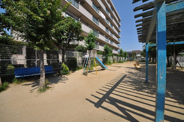 隣接公園
