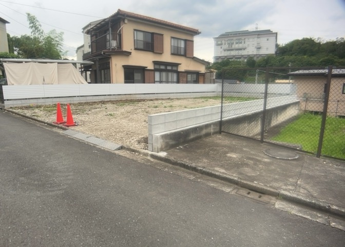土地探しをしていると都市計画区域という言葉を目にすると思います。法律によって、都道府県知事や国土交通大臣が指定するエリアのことを指しており、都市計画区域は市街化区域と市街化調整区域に分けられています。