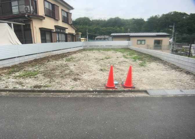隣家の土地はどうなっているのか、生活利便施設が近くにあるのか、学校まで近いかなど、お客様のライフスタイルにあわせたイメージが重要です。また、近くにあると困る施設が近くにないかも確認するといいでしょう。