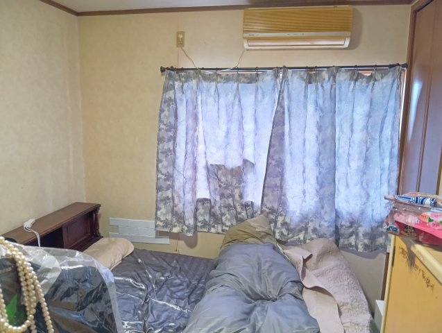 寝室や仕事部屋など使い勝手の良い広さの洋室です。一日の疲れを癒すプライベート空間になりますね。
