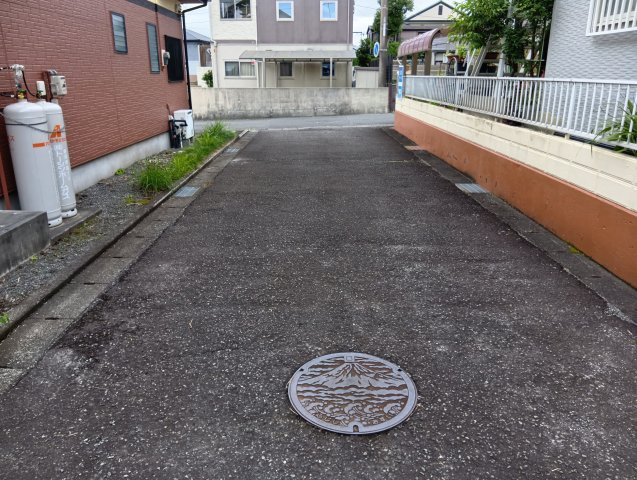 小・中学校まで徒歩10分圏内です。近くに公園もあります。
