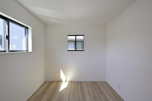 寝室以外にも6帖以上の洋室が2部屋あるので、お子様の成長やライフスタイルの変化に合わせて多目的に活用できます
