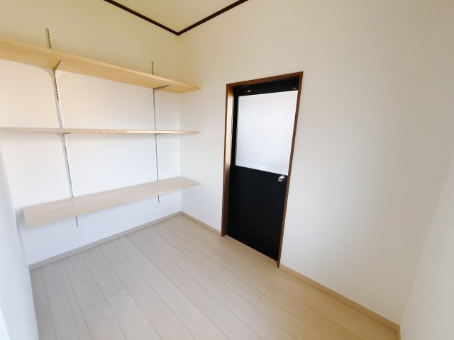 ■キッチン横パントリー
