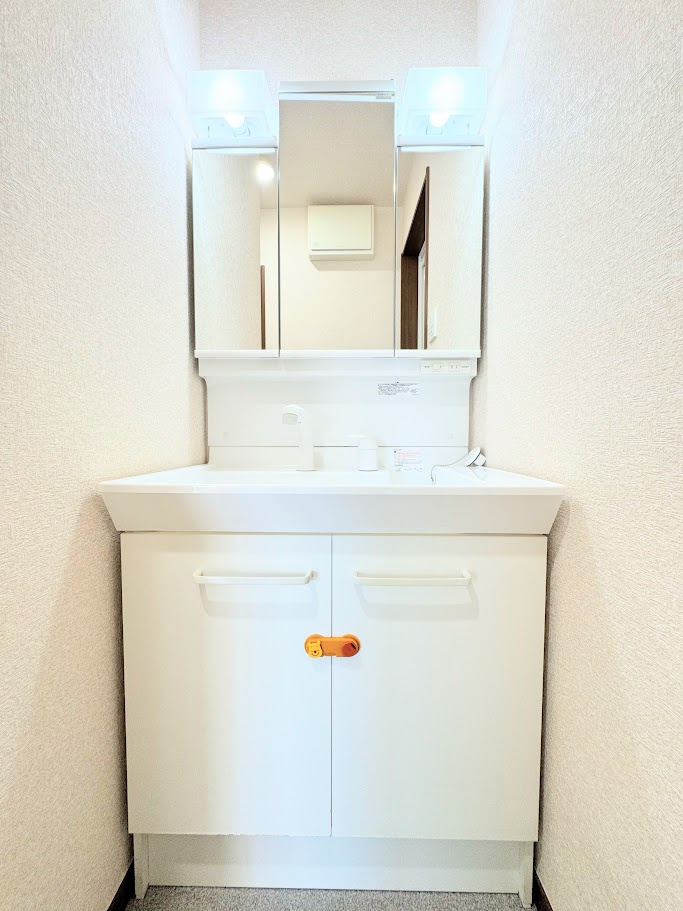 ◆毎日使う場所だから、機能的で使いやすさに配慮したパウダールーム。すっきりと使えるように収納も豊富にご用意しています。