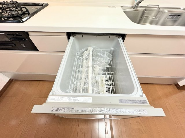 ◆食後の食器洗いは食洗機にお任せ！ご家族と団らんの時間を。家事の時短に効果大の食洗器付き。高温洗浄、節水効果もございます。