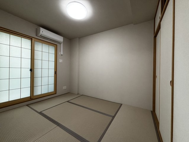 和室は個室仕様として締め切って使用しても採光・通風は確保できる為、使い勝手のいい和室です。