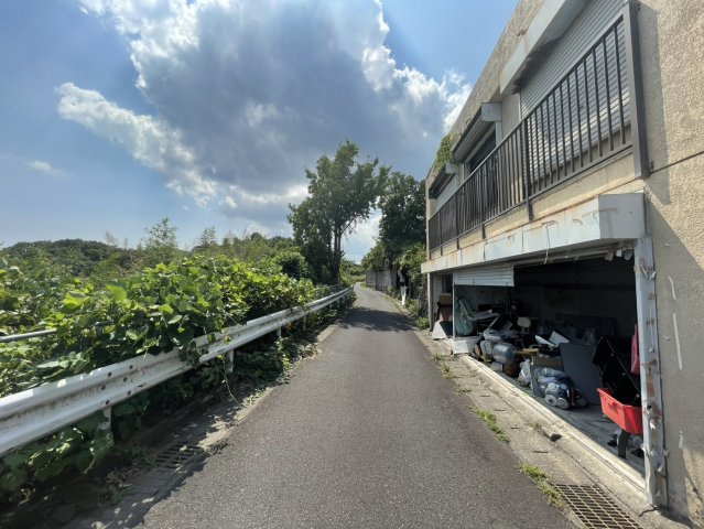 前面道路含む現地写真です