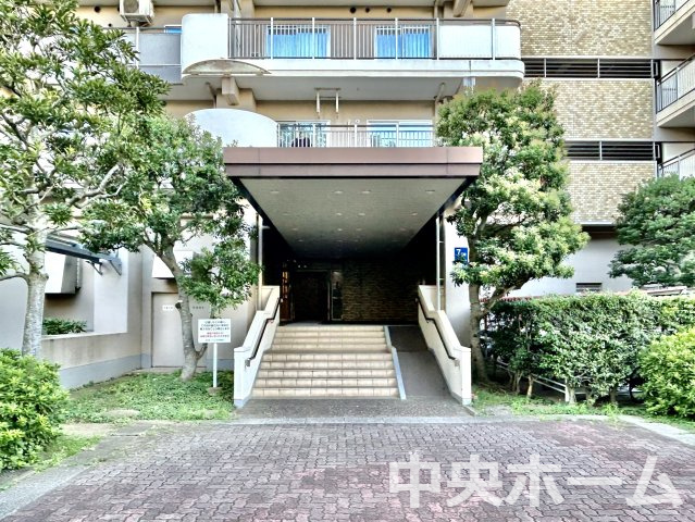 【エントランス】マンションのエントランスは、その物件の印象を決める、顔とも言える場所です。毎日通る場所ですからきれいなのが一番です。