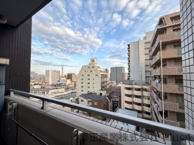 スカイツリーを望む開放的な眺望。