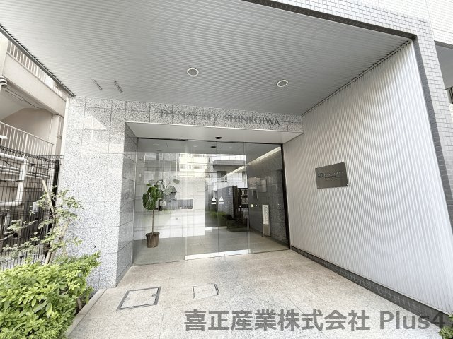 毎日気持ちよく迎え入れてくれる、すっきりとしたエントランス。