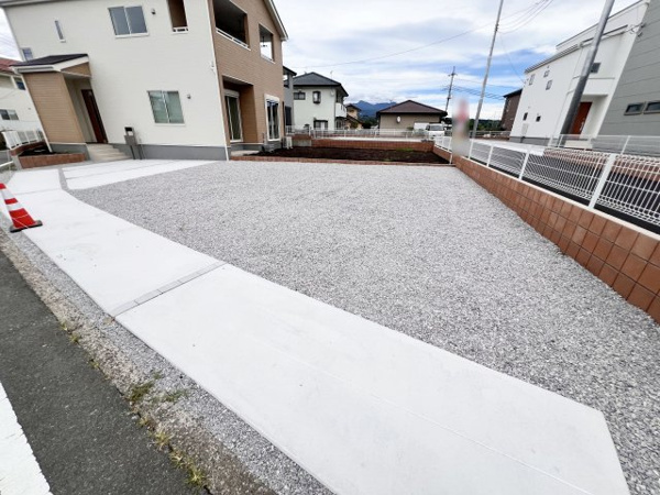 【第19渋川金井　新築住宅　1号棟の駐車場】