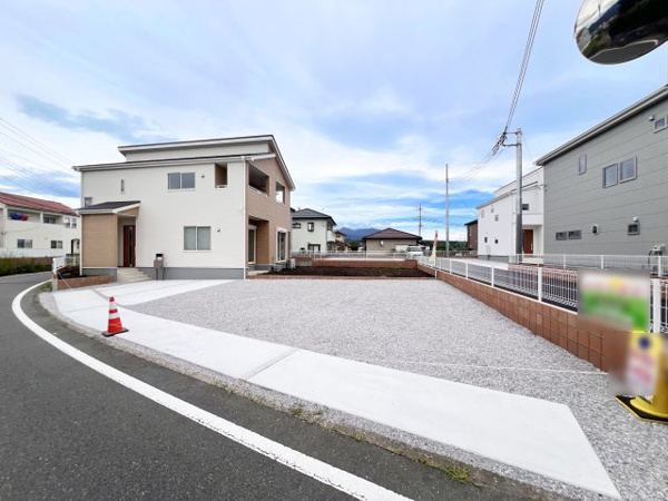 【第19渋川金井　新築住宅　1号棟の前面道路含む現地写真】