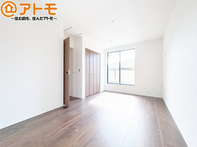 バルコニーに面したお部屋なので、布団などの大きなものも楽々干せます♪