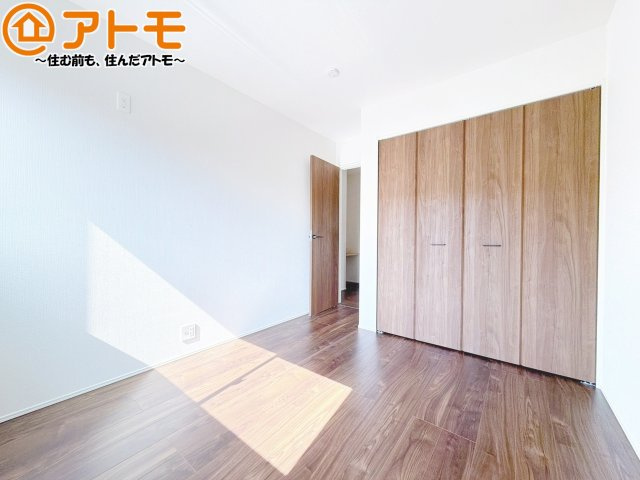 収納スペースもしっかり確保したお部屋は、収納家具の数も減らせるのでお部屋を広く使えます！