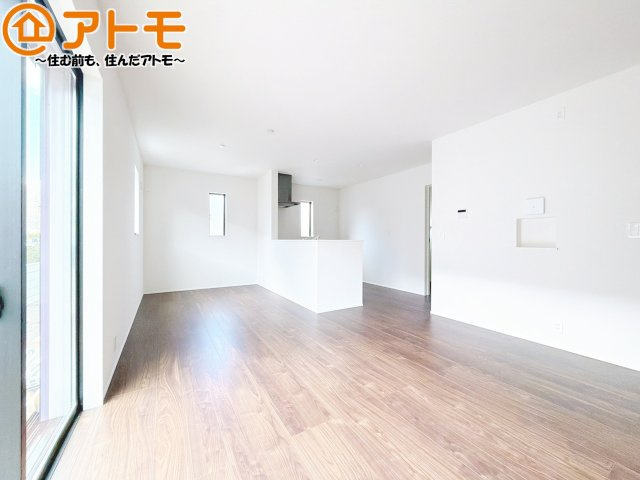 家族団らんのイメージは、リビングを思い浮かべませんか？リビングこそ広々としたお部屋が良いですね♪
