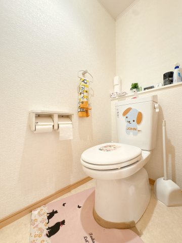 2F温水洗浄機能付きのトイレになります♪