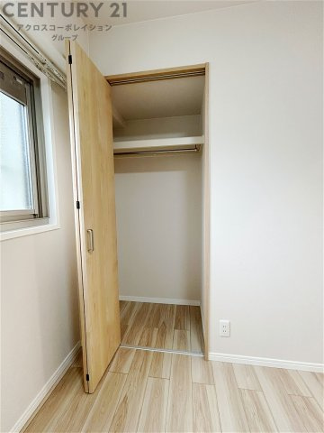 衣類やアクセサリー、小物類の収納が便利で整理整頓がしやすく、部屋の美観を保ちつつ、スペースを最大限に活用できます。衣服のしわやダメージを防ぎ、長持ちさせることができます。