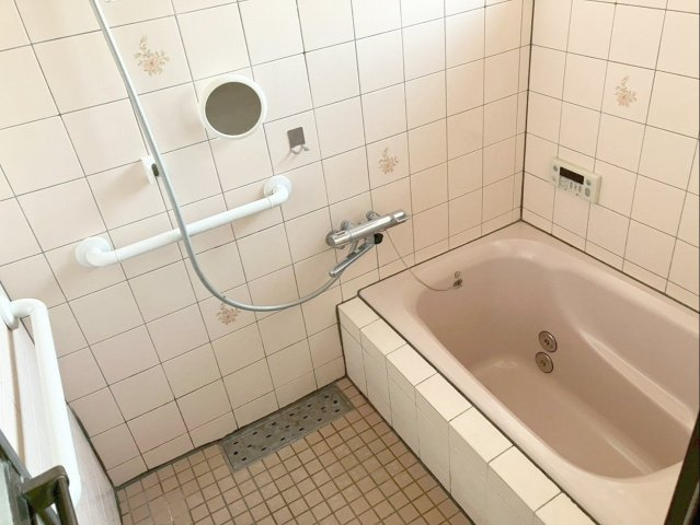 浴室にも手すりが付いています！