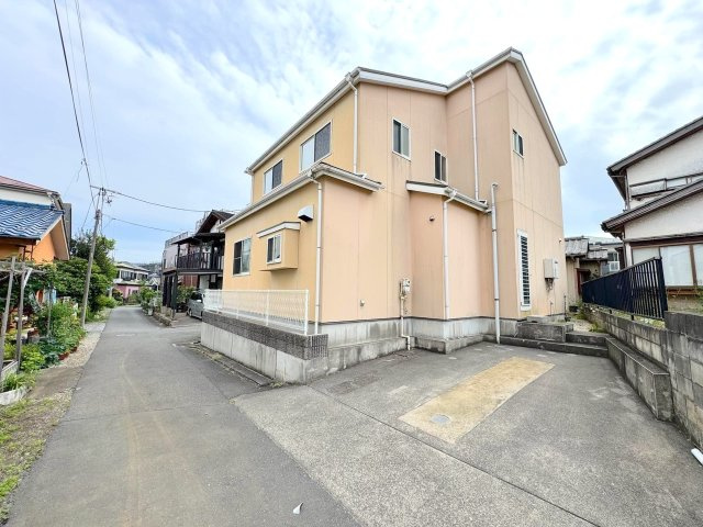 前面道路と外観